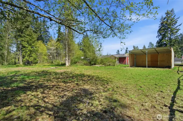 garden, chickens, horses, other farm animals- all welcome