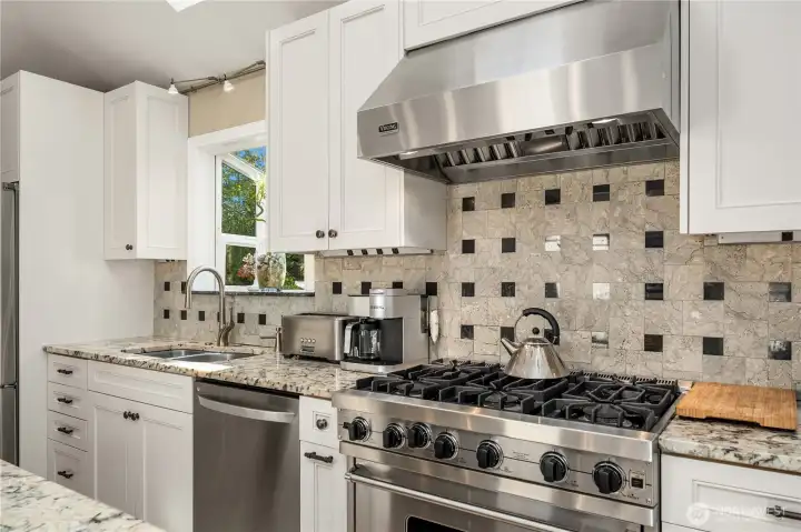 Wonderful Viking appliances.