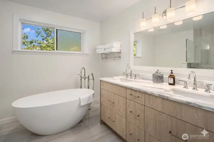Amazing 5 piece bath is top quality.