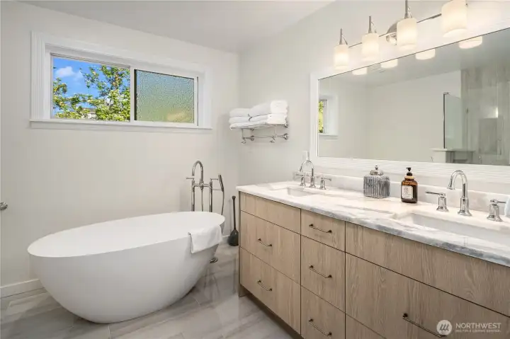 Amazing 5 piece bath is top quality.