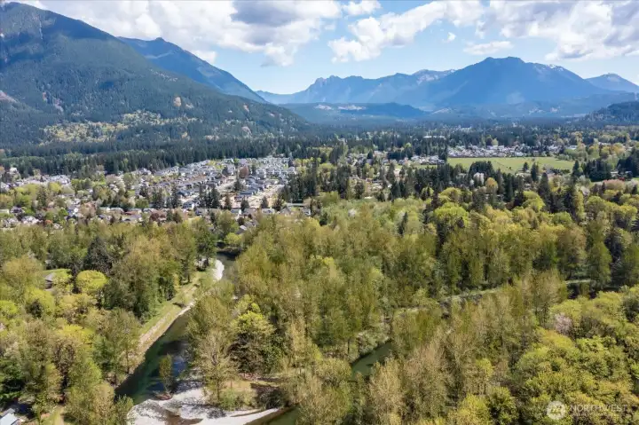 This unique property offers a peaceful setting, enveloped by the beauty of nature, providing the perfect retreat from the bustle of daily life.