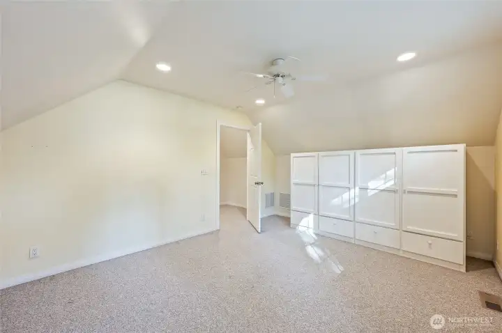 Upstairs Bedroom 2