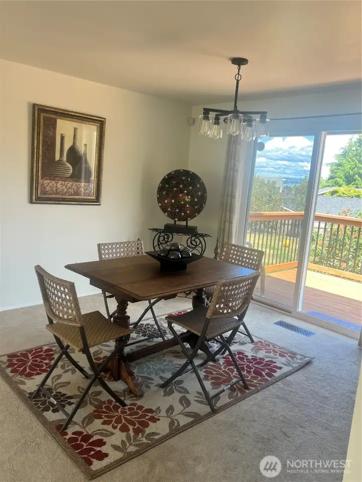 Dining area without digital staging