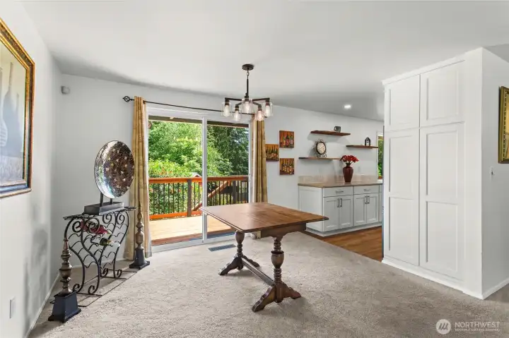 Dining area without digital staging