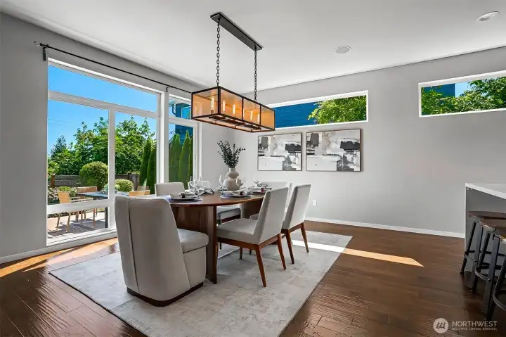 Large, light-filled dining room. Large, light-filled dining room.