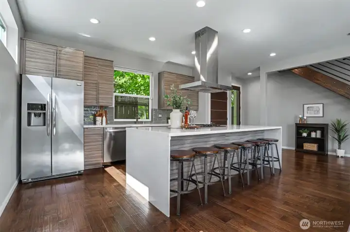 Huge eat-in kitchen island. Huge eat-in kitchen island.
