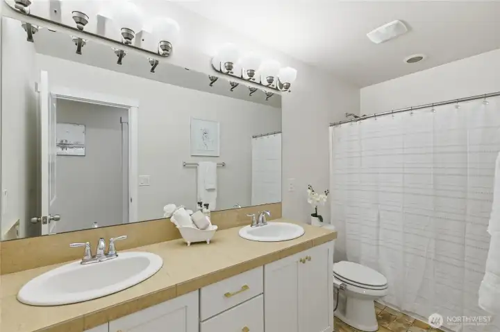 Hall bathroom.