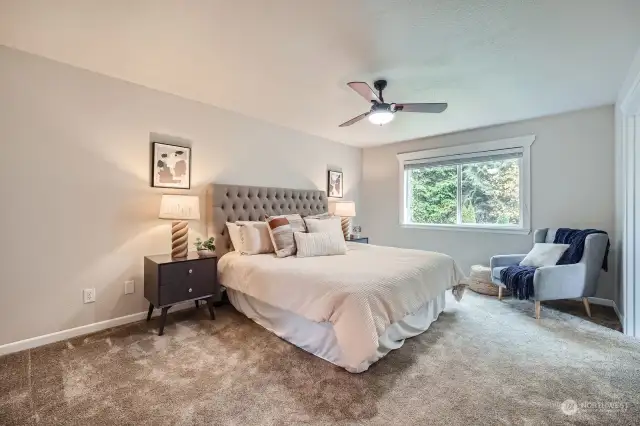 Oversized primary suite with ceiling fan and 5-piece bath.