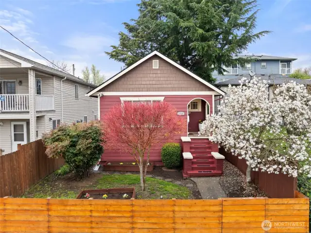 Charming house. Excellent location.