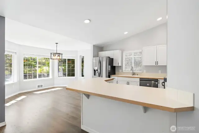Kitchen breakfast bar