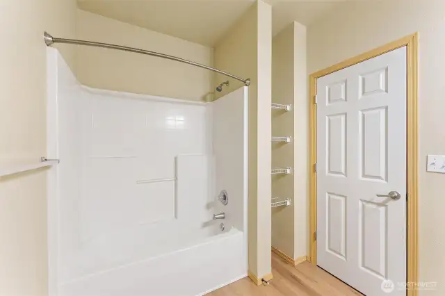 Guest bathroom 3