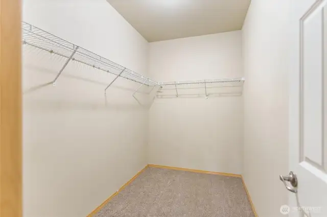 Primary room Walk in closet