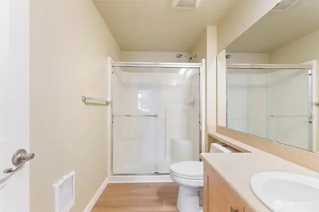 Primary room bathroom 3/4