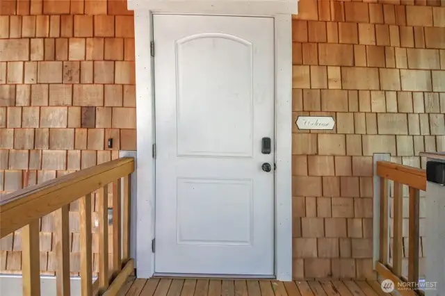Detached 2 BR, 2 BTH apartment over garage