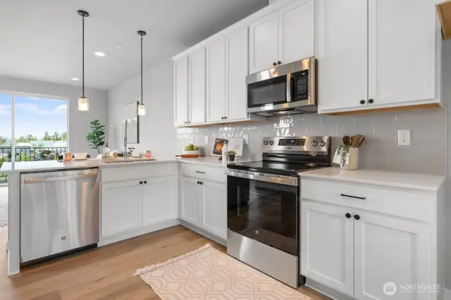 Photographs are for illustrative purposes only. Features, finishes, interior/exterior colors, landscaping and floorplan shown may vary from actual homes built.