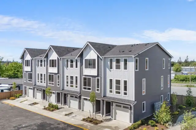 Photographs are for illustrative purposes only. Features, finishes, interior/exterior colors, landscaping and floorplan shown may vary from actual homes built.