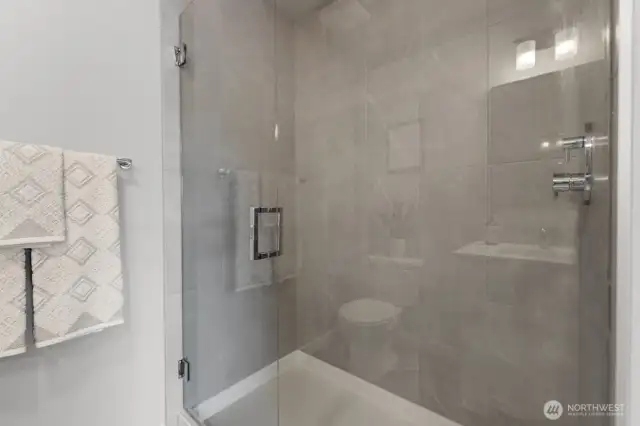 Photographs are for illustrative purposes only. Features, finishes, interior/exterior colors, landscaping and floorplan shown may vary from actual homes built.