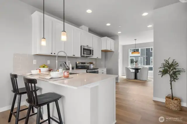 Photographs are for illustrative purposes only. Features, finishes, interior/exterior colors, landscaping and floorplan shown may vary from actual homes built.