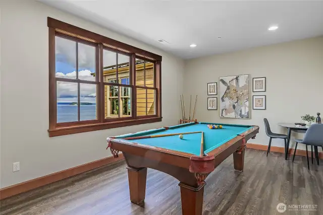 Bedroom or game room.  Views galore.