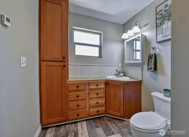 Full bathroom off the hallway.