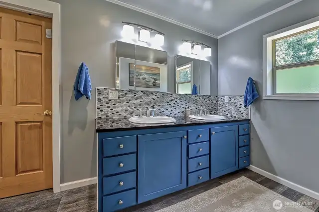 Primary bedroom en-suite bathroom features double vanity