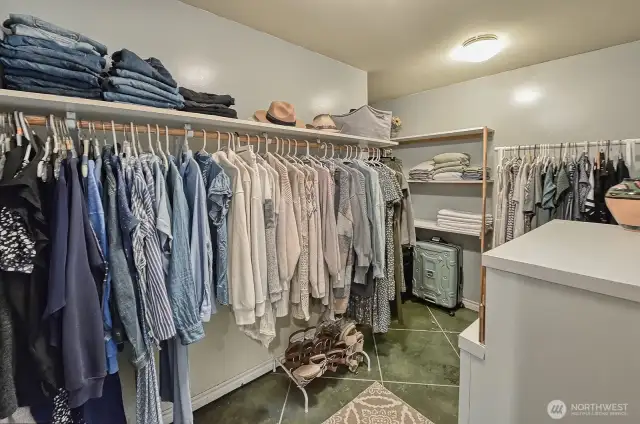 Primary bedroom has 2 walk-in closets!