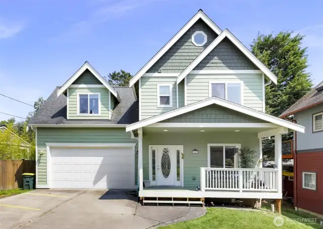 Welcome home to 1121 22nd Street, located in the heart of the Happy Valley neighborhood.