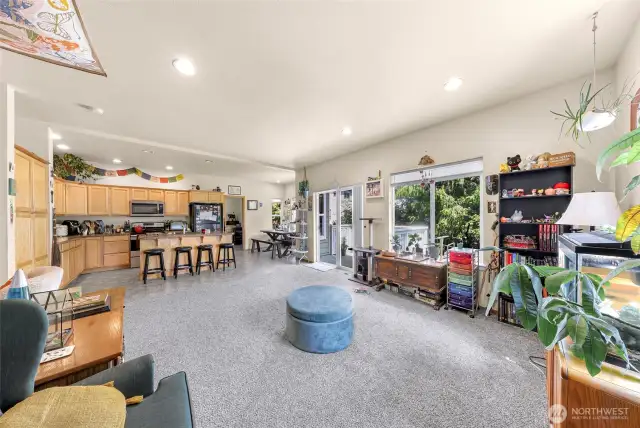 An open kitchen with seating at the bar for 4, as well as a dining nook that looks over the back yard.