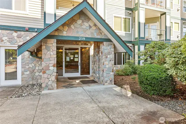 Lobby entrance to condo