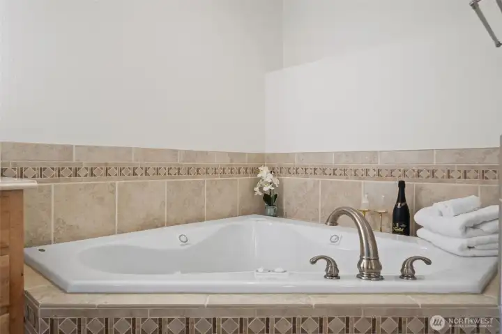 Spa-like jetted tub