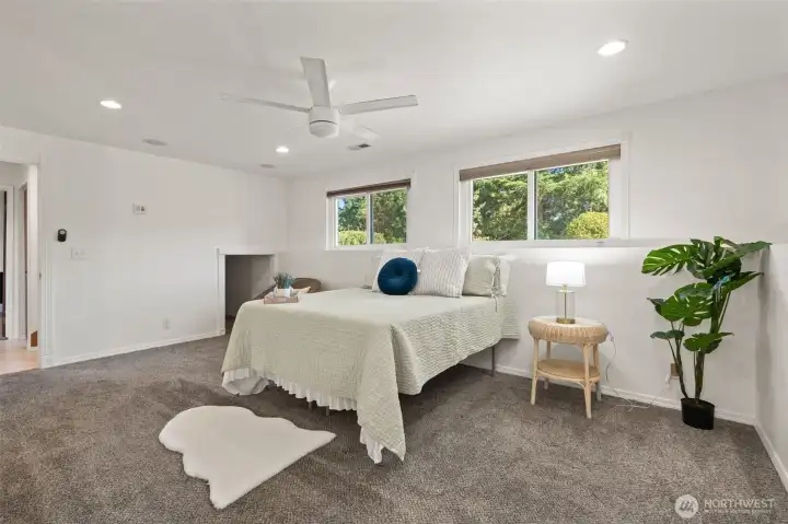Huge bonus room