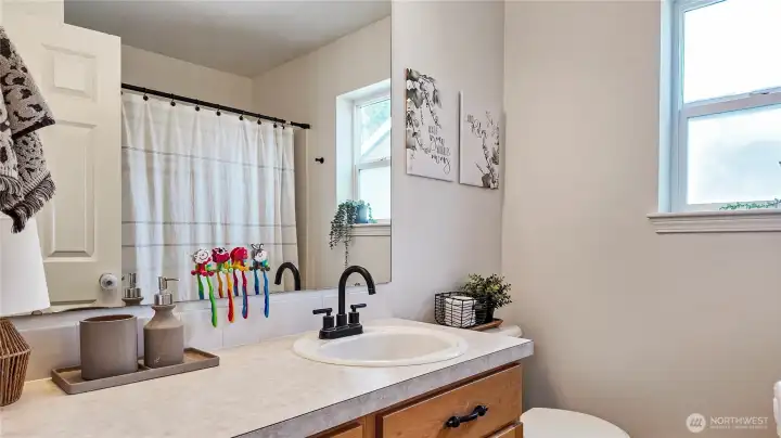 Full Bath in hallway