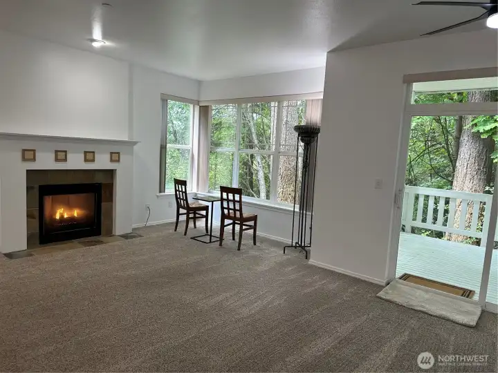 Spacious living/dining area with all seasons covered outdoor living space. Spacious living/dining area with all seasons covered outdoor living space.
