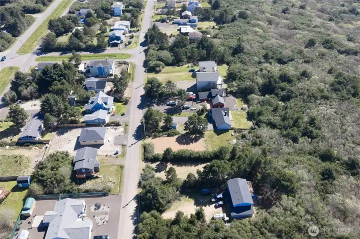 Drone view of other homes in the area taking advantage of the ocean sounds and saltwater in the air!