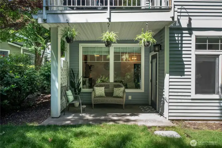 Lovely setting in backyard. Lovely setting in backyard.