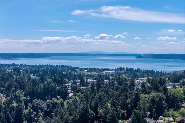 Close to airport, transit, light rail. Close to airport, transit, light rail.
