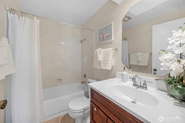 Upstairs full bathroom