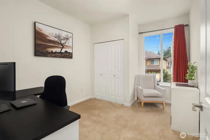 Bedroom on main level. Bedroom on main level.