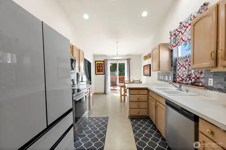 Kitchen, all kitchen appliances stay!