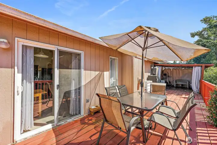 Deck to enjoy your morning coffee!