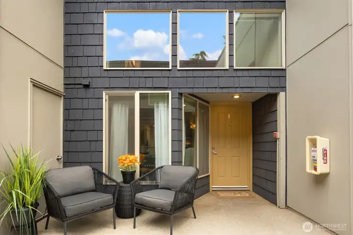 Convenient front door access with no hallways Convenient front door access with no hallways