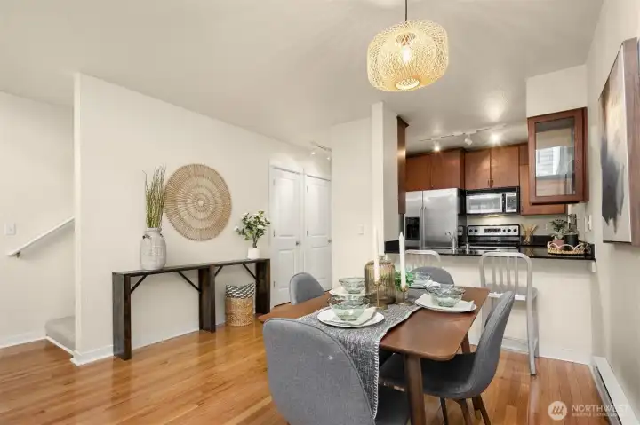 Great dining space for entertaining Great dining space for entertaining