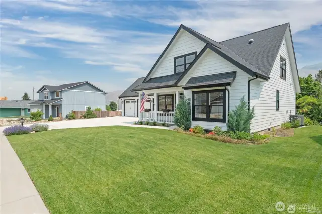Great curb-appeal with front covered porch.