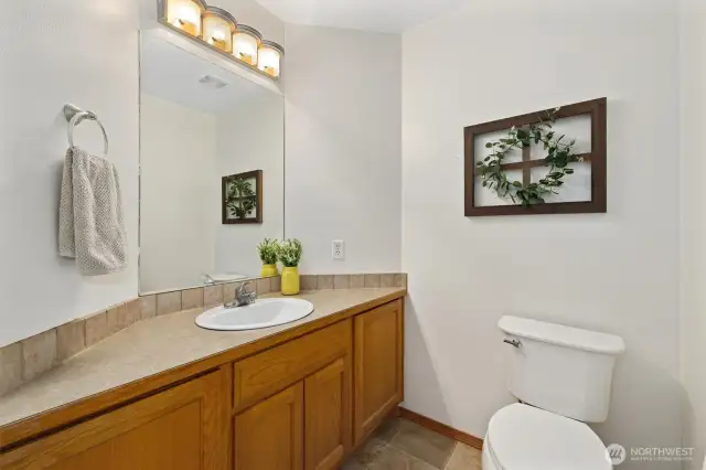 Main floor 1/2 bathroom