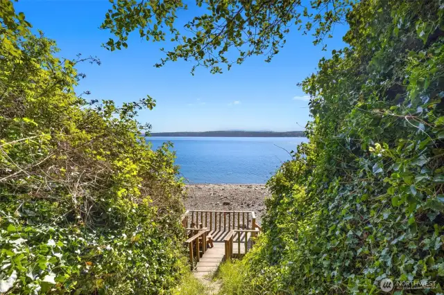 Direct beach access that is nearby.