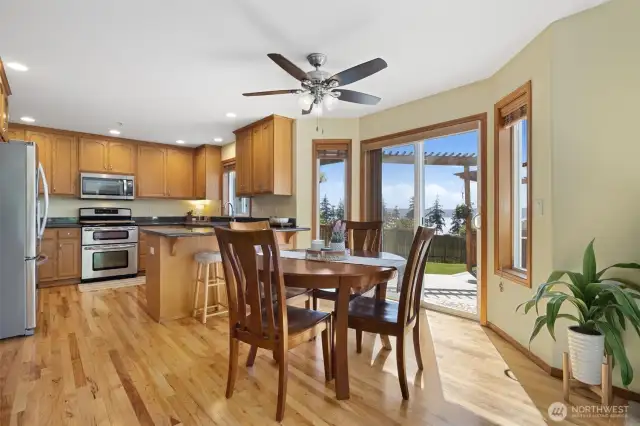 Enjoy the views & direct access from the interior to exterior for seamless entertainment.