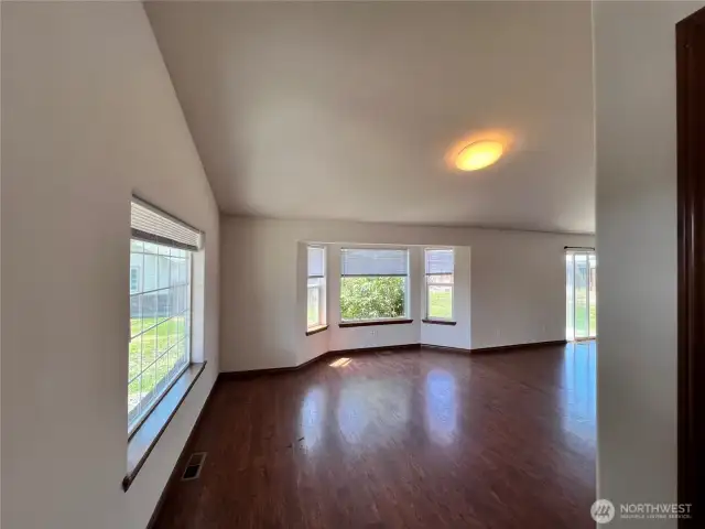Entry/Living Room