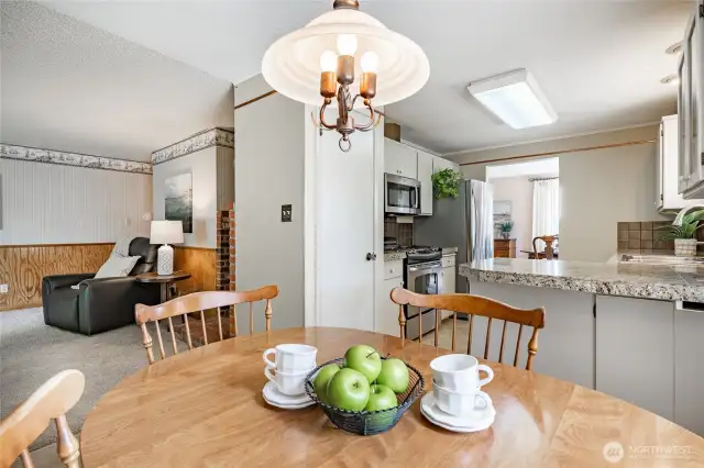Kitchen breakfast nook opens to Family room