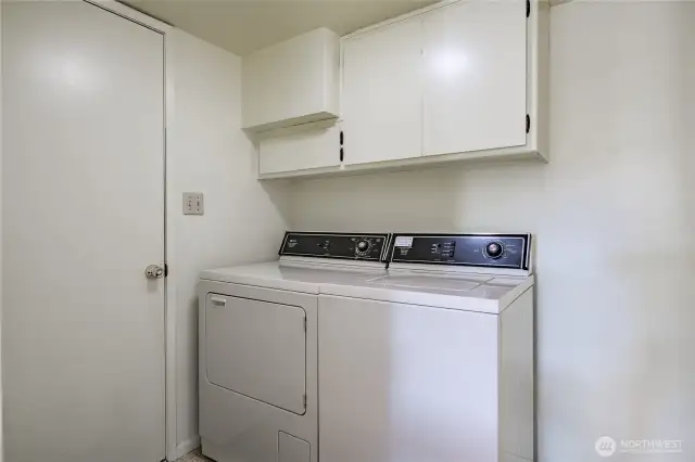 Laundry off breakfast nook/kitchen