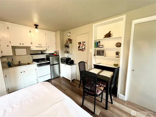 a dining/work space